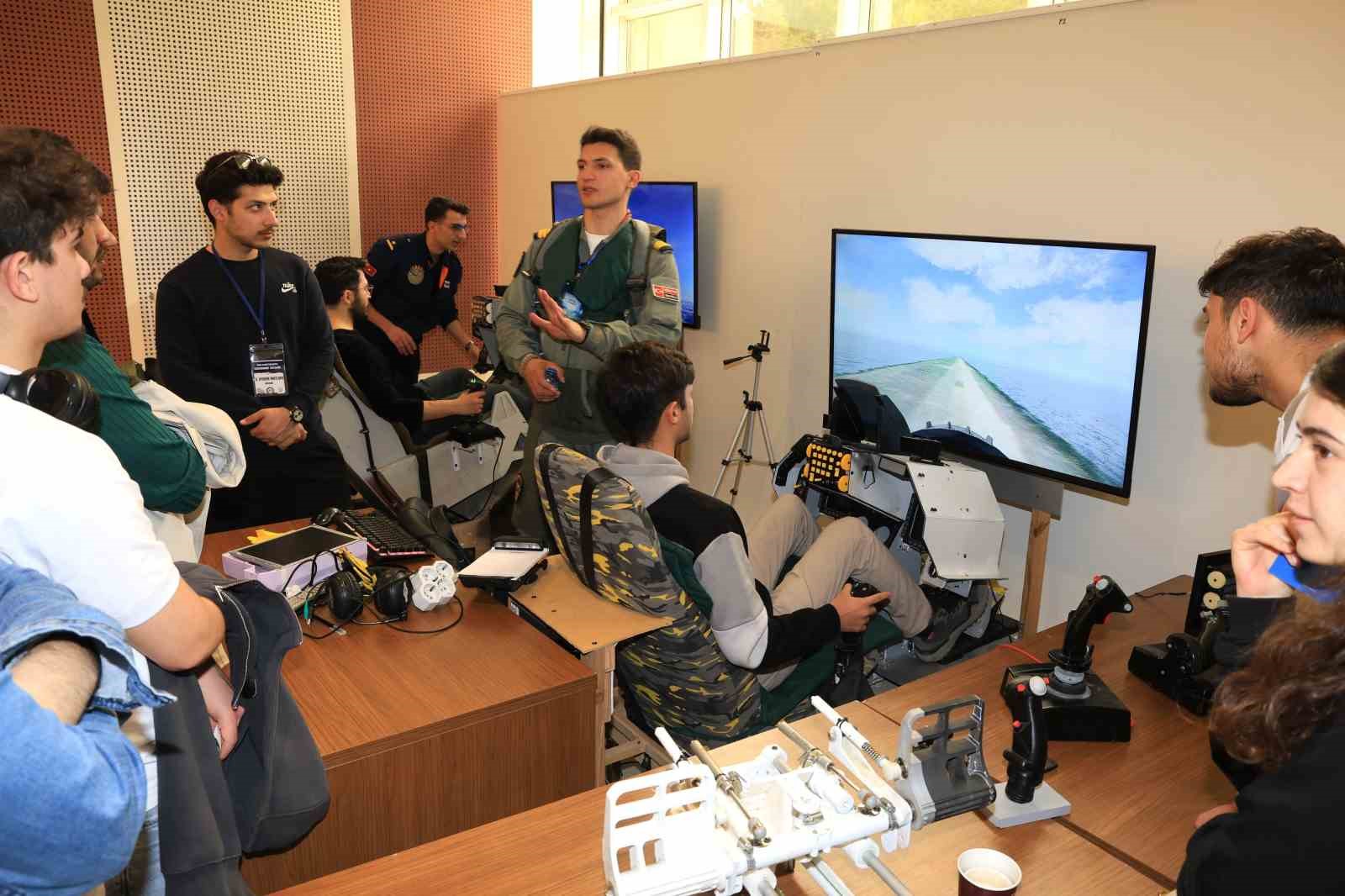 Teknoloji Fuarı’nda sektör temsilcileri öğrencilerle buluştu