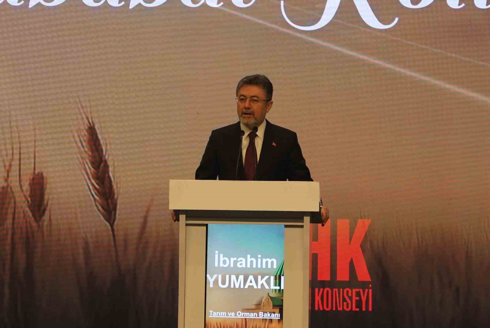 Tarım ve Orman Bakanı Yumaklı: "Sağlıklı ve g&uuml;venilir gıdaya giden yolda b&uuml;t&uuml;n s&uuml;re&ccedil;leri etkin politikalarımızla y&ouml;neteceğiz"
