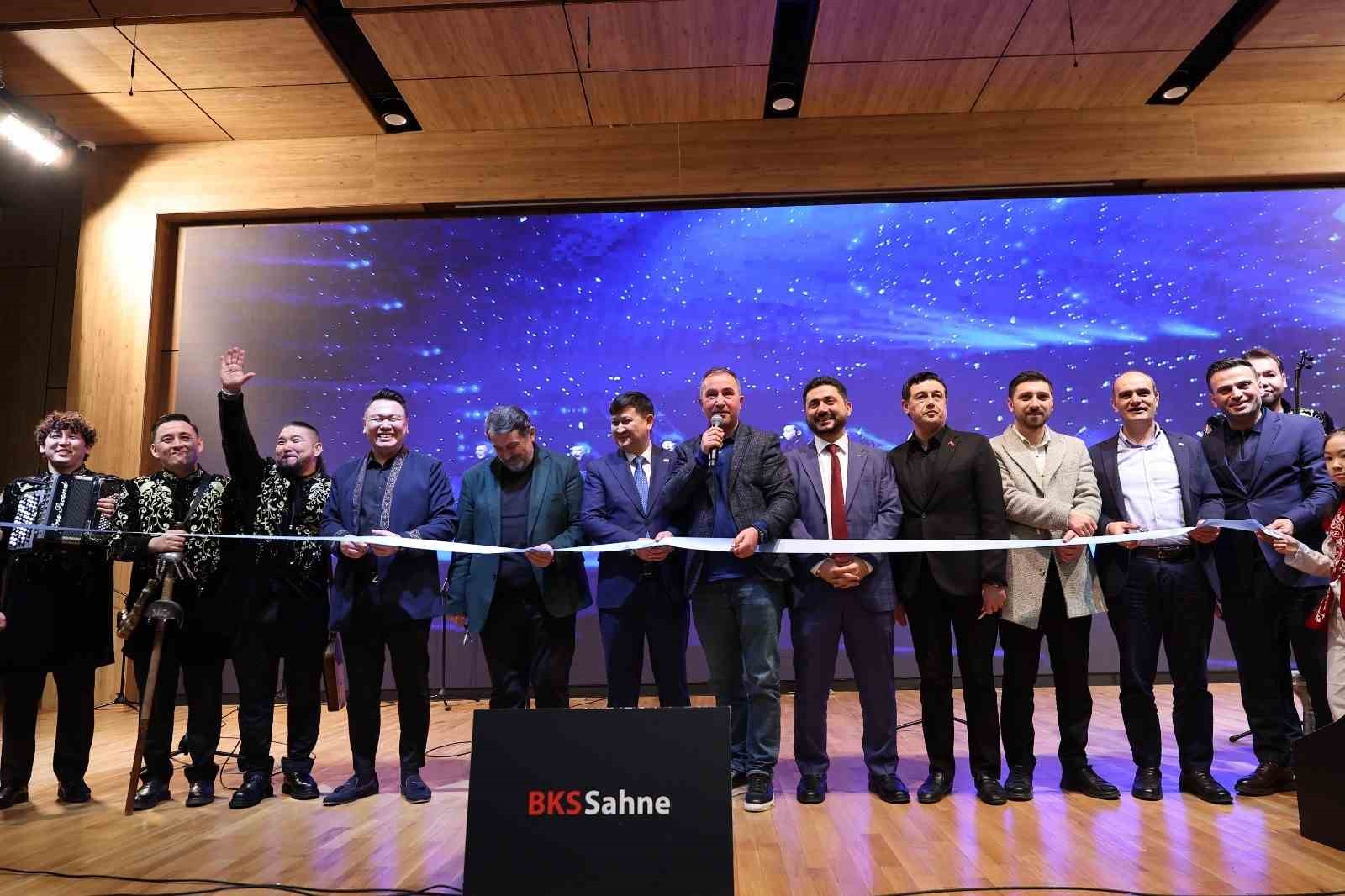 Ünlü Kazak müzik grubu Alatau Serileri, yeni albümünün lansmanını Bağcılar’da yaptı