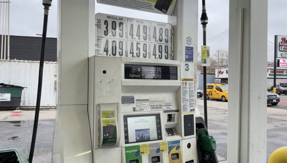 ABD'de ortalama benzin fiyatı 2022'den bu yana ilk kez 4 doların &uuml;zerinde