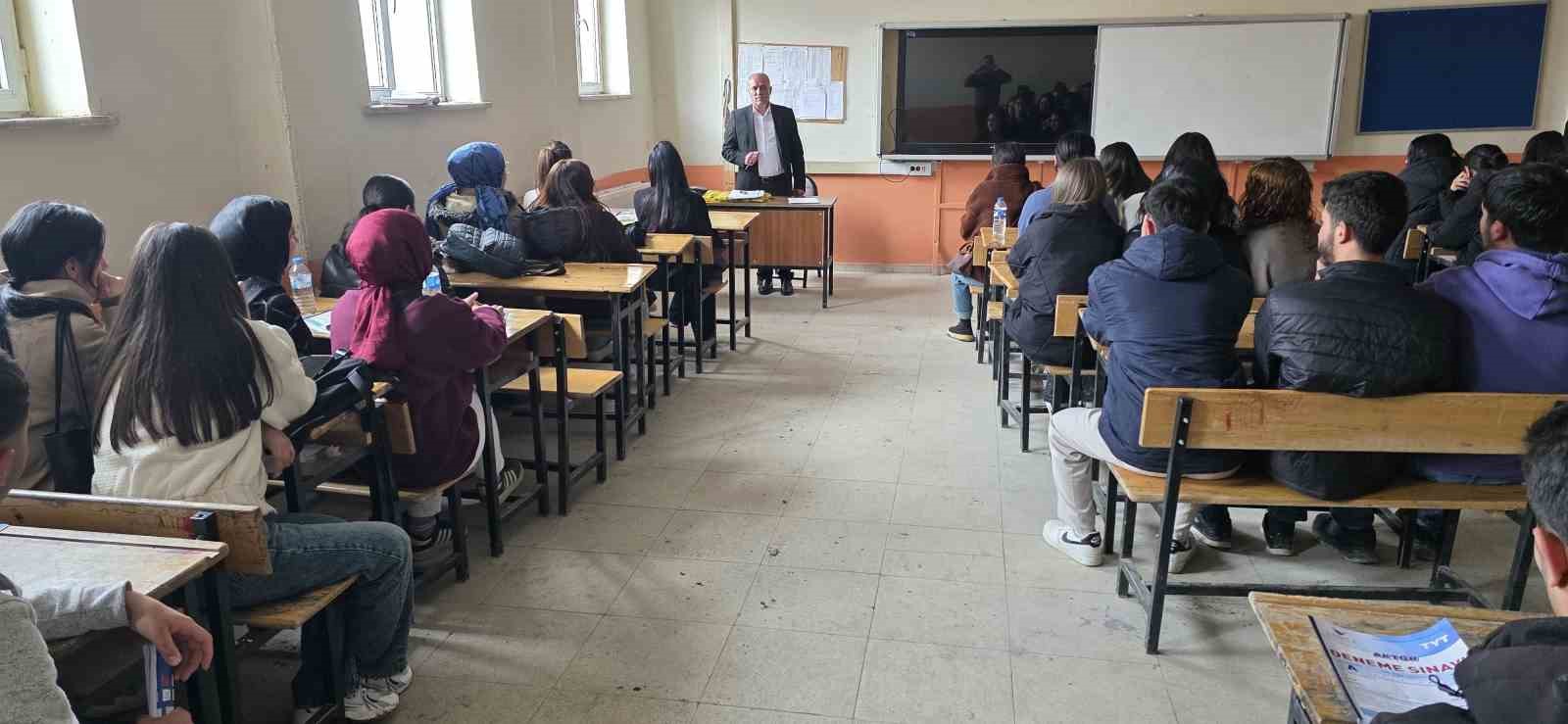 Diyadin’de eğitime destek artarak sürüyor