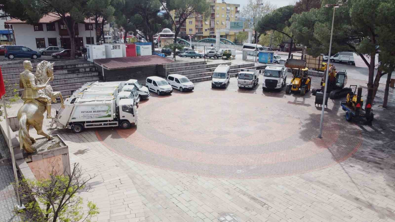 Kuyucak Belediyesi ara&ccedil; filosunu g&uuml;&ccedil;lendiriyor
