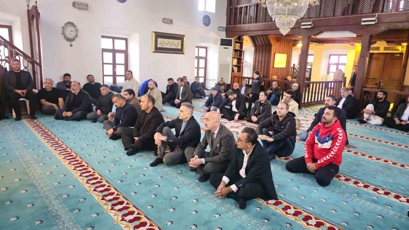 Alparslan T&uuml;rkeş vefatının 29. yılında dualarla anıldı
