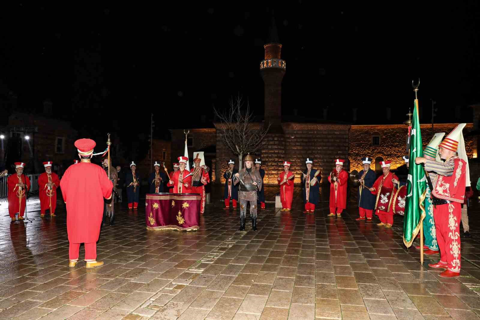 Bursa&rsquo;nın 700 yıllık destanı ışık g&ouml;sterisiyle anlatıldı
