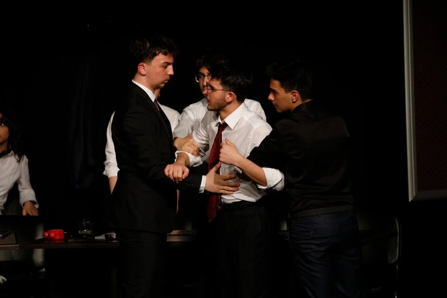 Erzurum Lisesi öğrencilerinden anlamlı sahne: "12 Öfkeli" büyük beğeni topladı