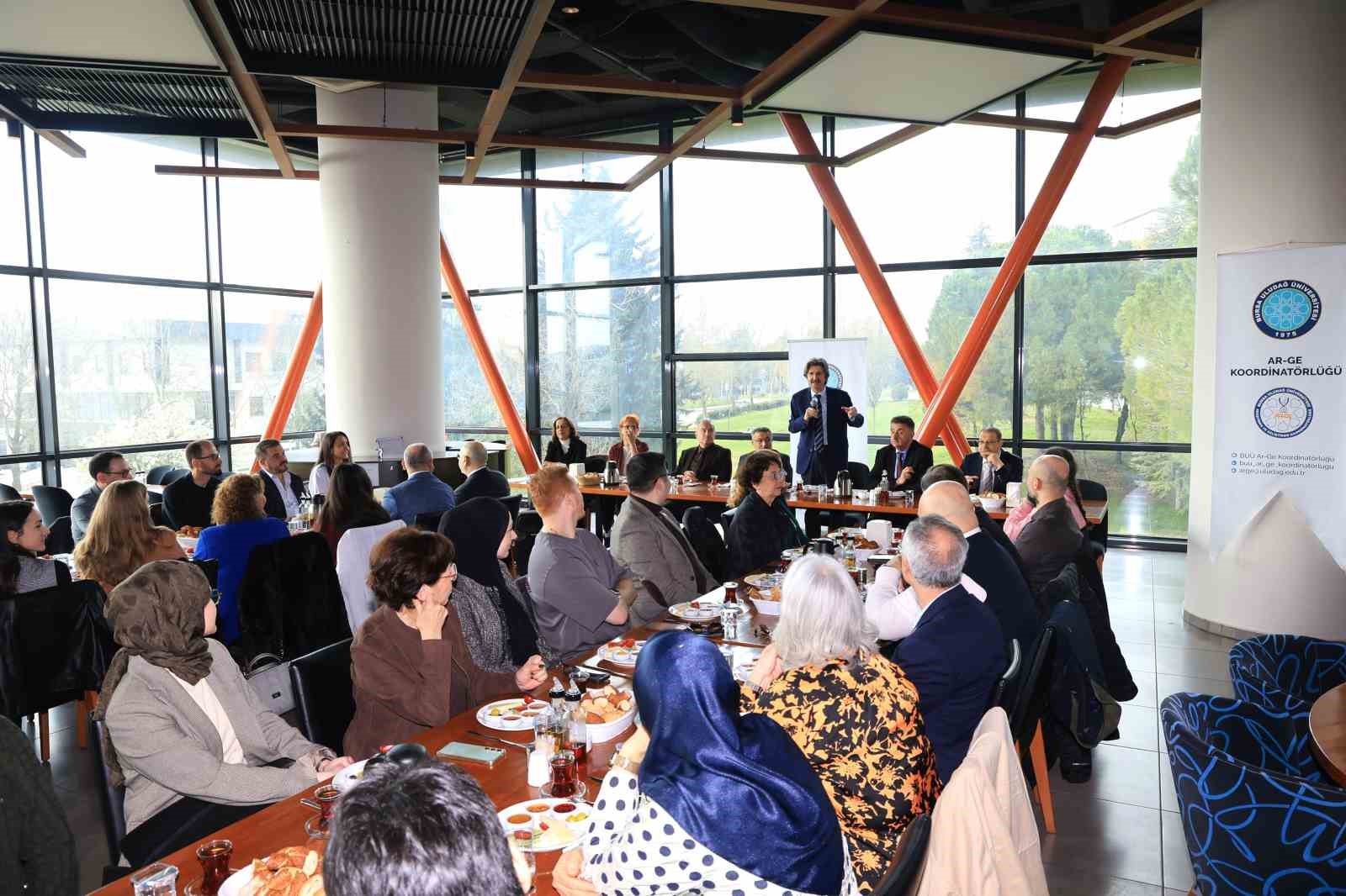 Rektör Yılmaz, başarılı akademisyenlerle bir araya gelmeye devam ediyor