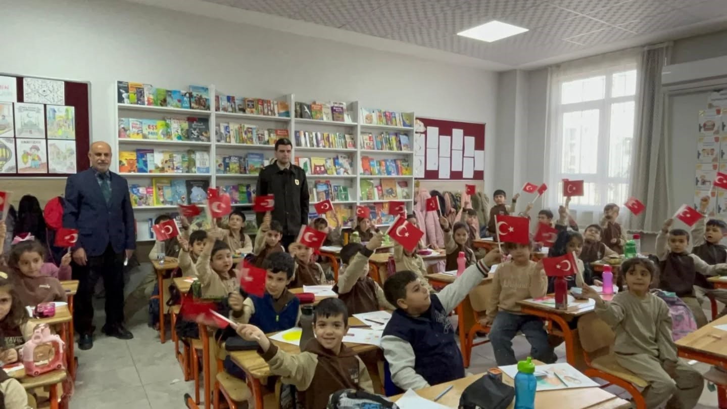 Adıyaman’da öğrencilerden Mehmetçiğe anlamlı mektup