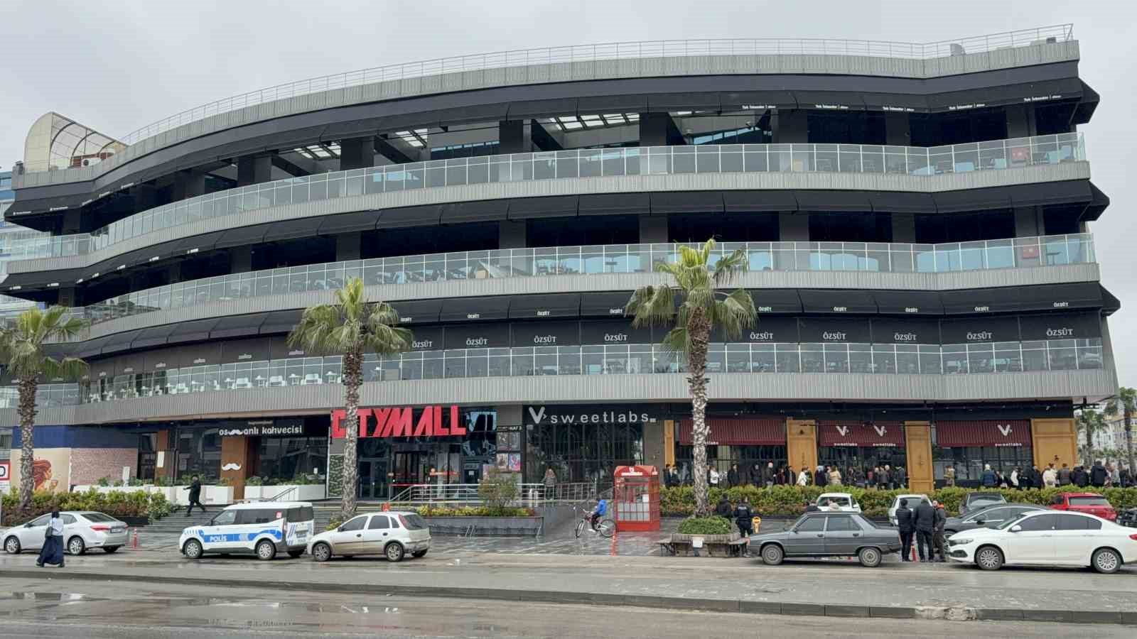 Mühürlenen CityMall AVM için basın açıklaması