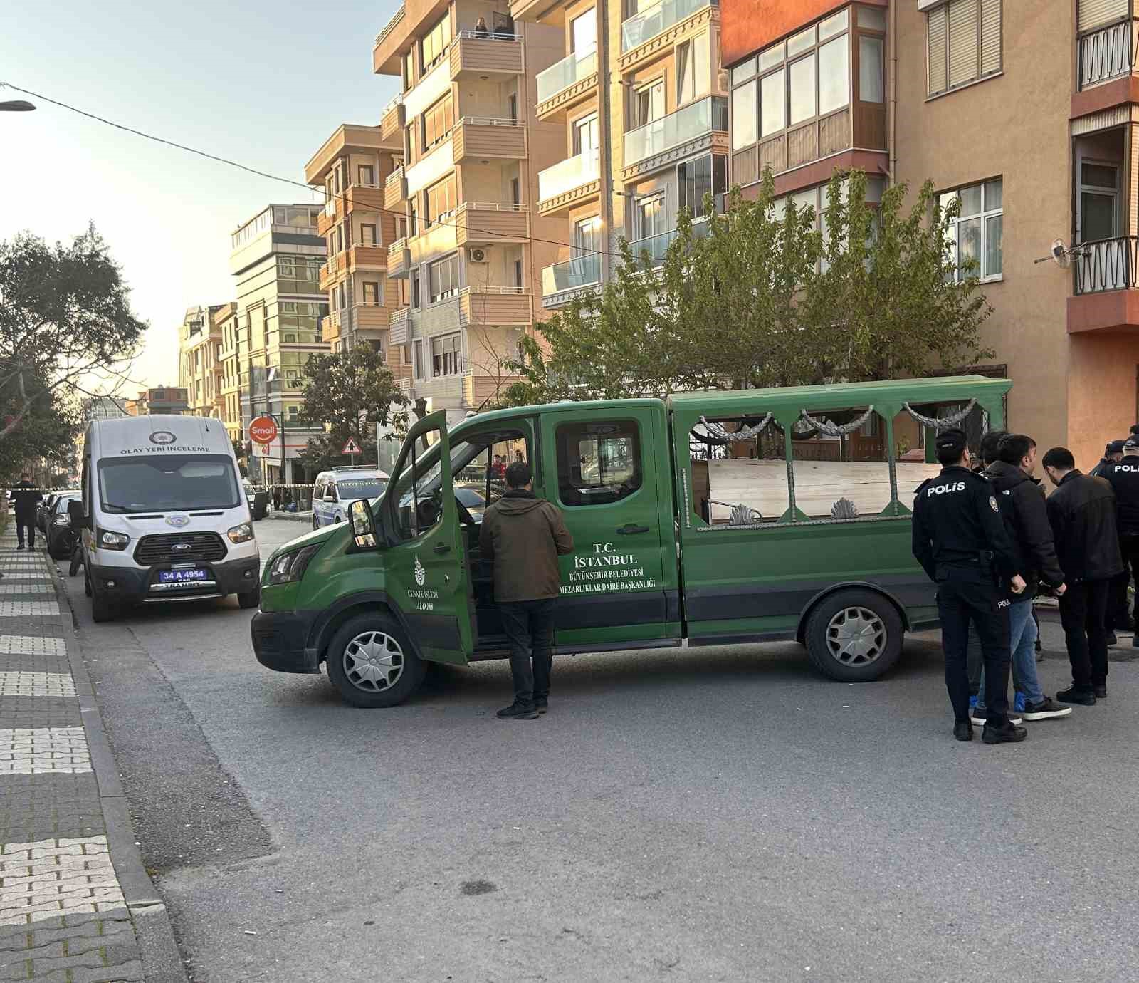 Maltepe&rsquo;de bor&ccedil; kavgası kanlı bitti: 1 &ouml;l&uuml;, 2 yaralı
