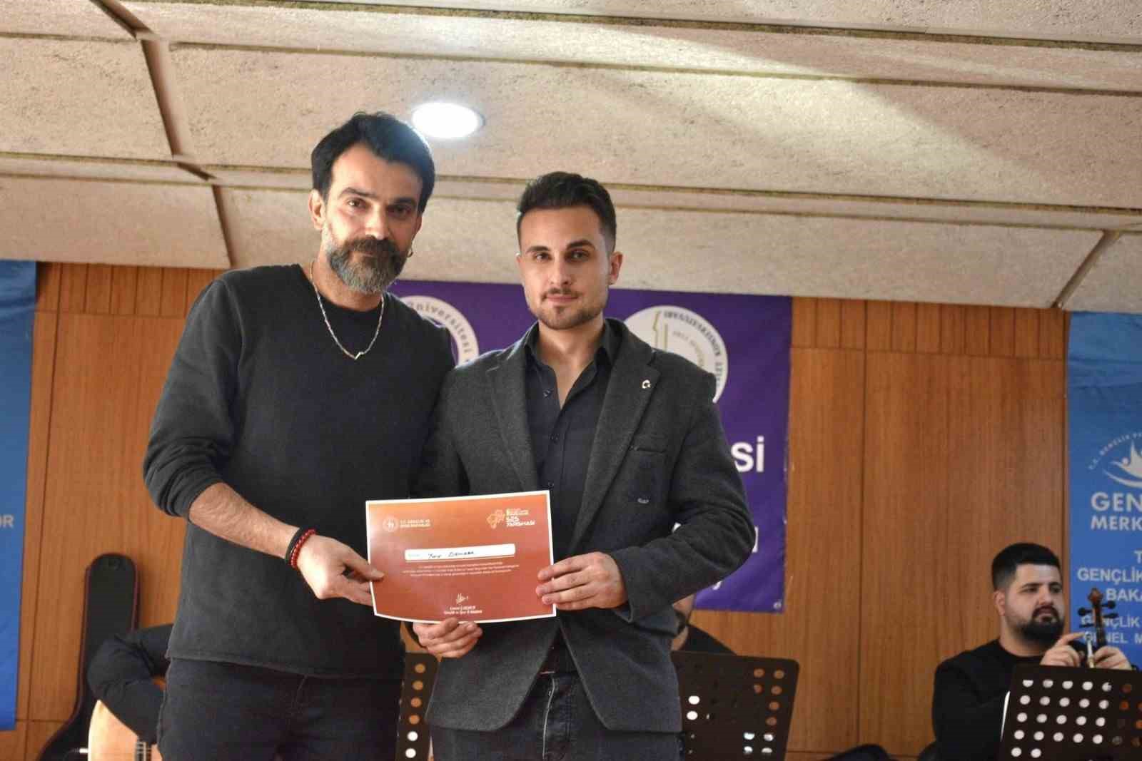 Pop&uuml;ler m&uuml;ziğin şampiyonu T&uuml;ter
