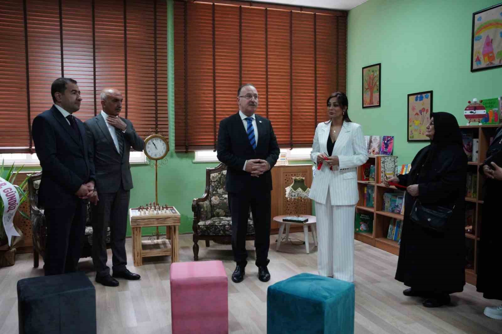 Suzan Teyze&rsquo;nin adı Dede Korkut&rsquo;ta k&uuml;t&uuml;phaneye verildi
