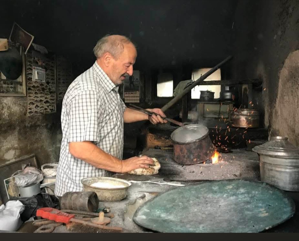 Devrek&rsquo;in sevilen kalay ustasıı son yolculuğuna dualarla uğurlandı
