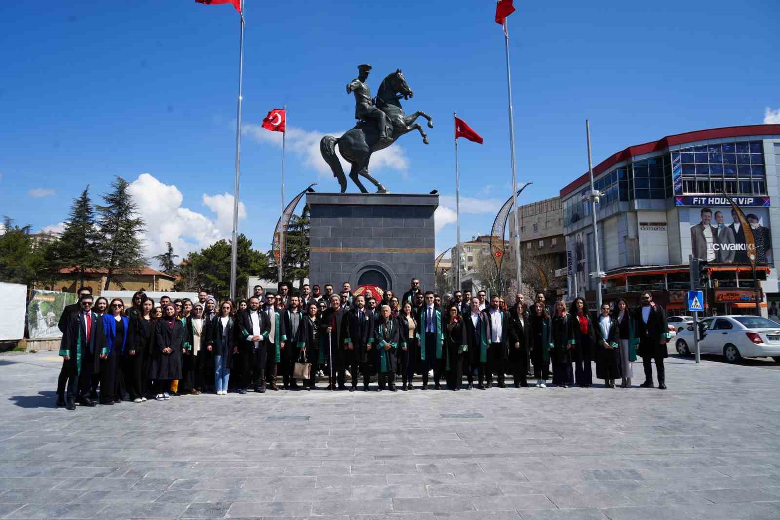 Niğde Barosu Başkanı &Ouml;zt&uuml;rk: "Mesleğin g&uuml;&ccedil;s&uuml;zleşmesi, doğrudan vatandaşların adalete erişimini zedeler"
