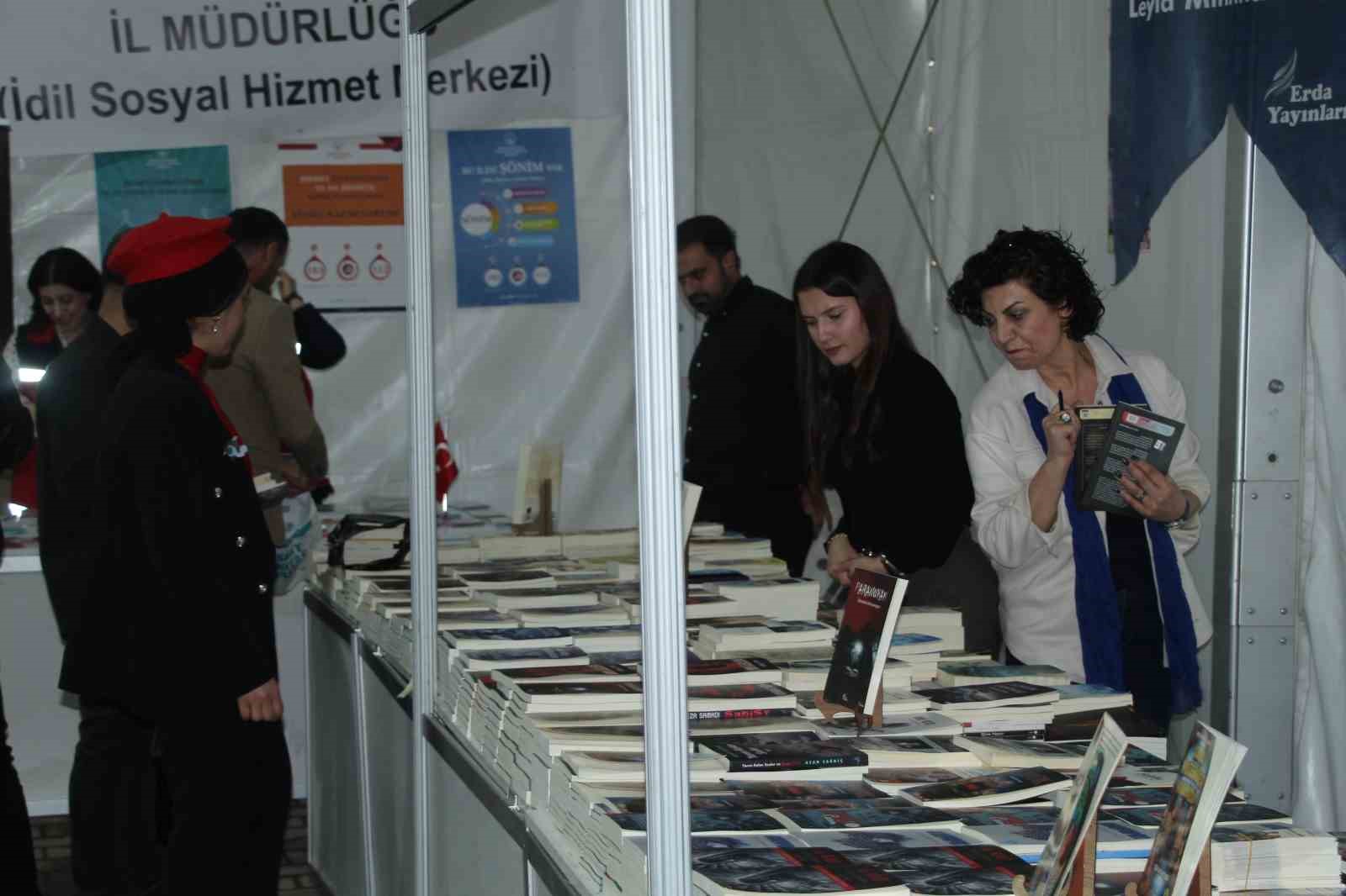 İdil Kitap Fuarı ve K&uuml;lt&uuml;r Ş&ouml;leni başladı
