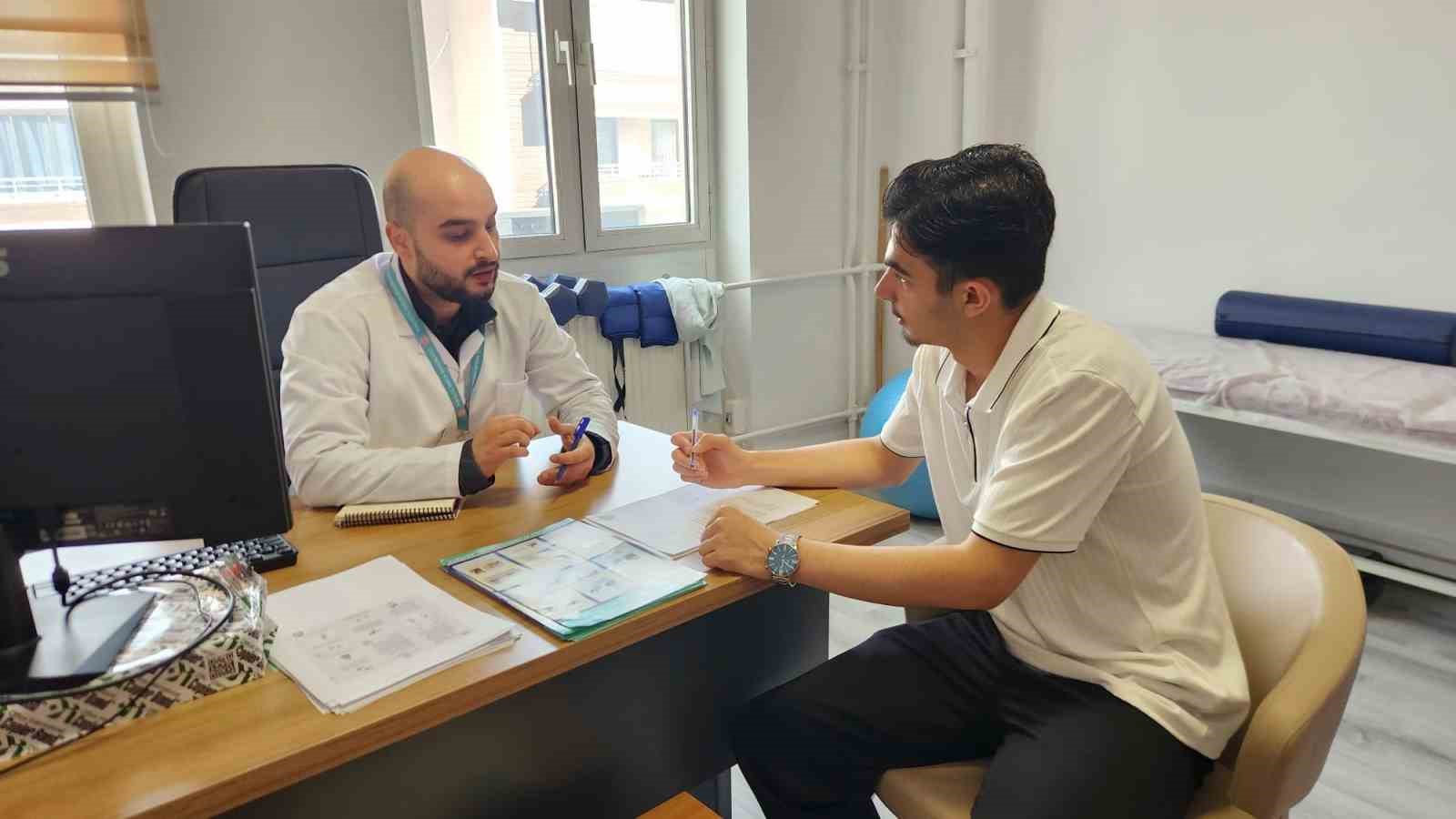 Teknoloji kullanımı artıyor, omurga rahatsızlıkları genç yaşlara iniyor