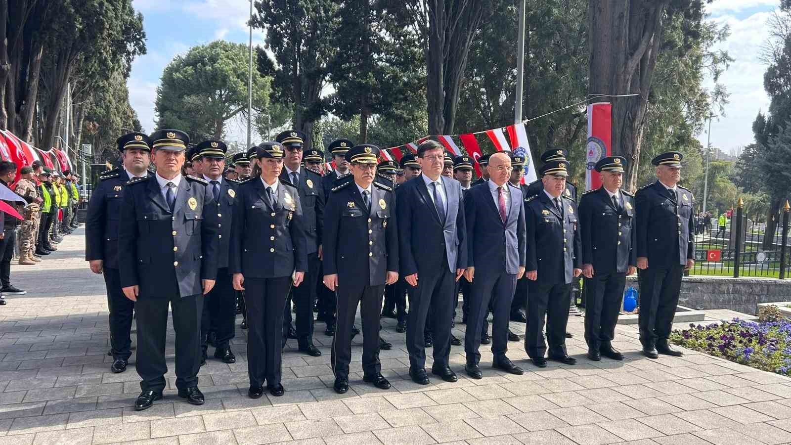 Edirnekapı Şehitliği&rsquo;nde duygusal anlar: 92 yaşındaki anne g&ouml;zyaşlarını tutamadı
