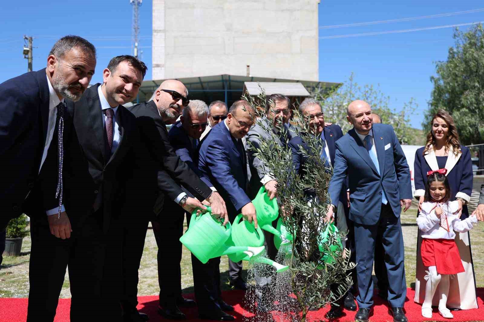 TOBB Başkanı Hisarcıklıoğlu S&ouml;ke&rsquo;de Anaokulu a&ccedil;ılışına katıldı

