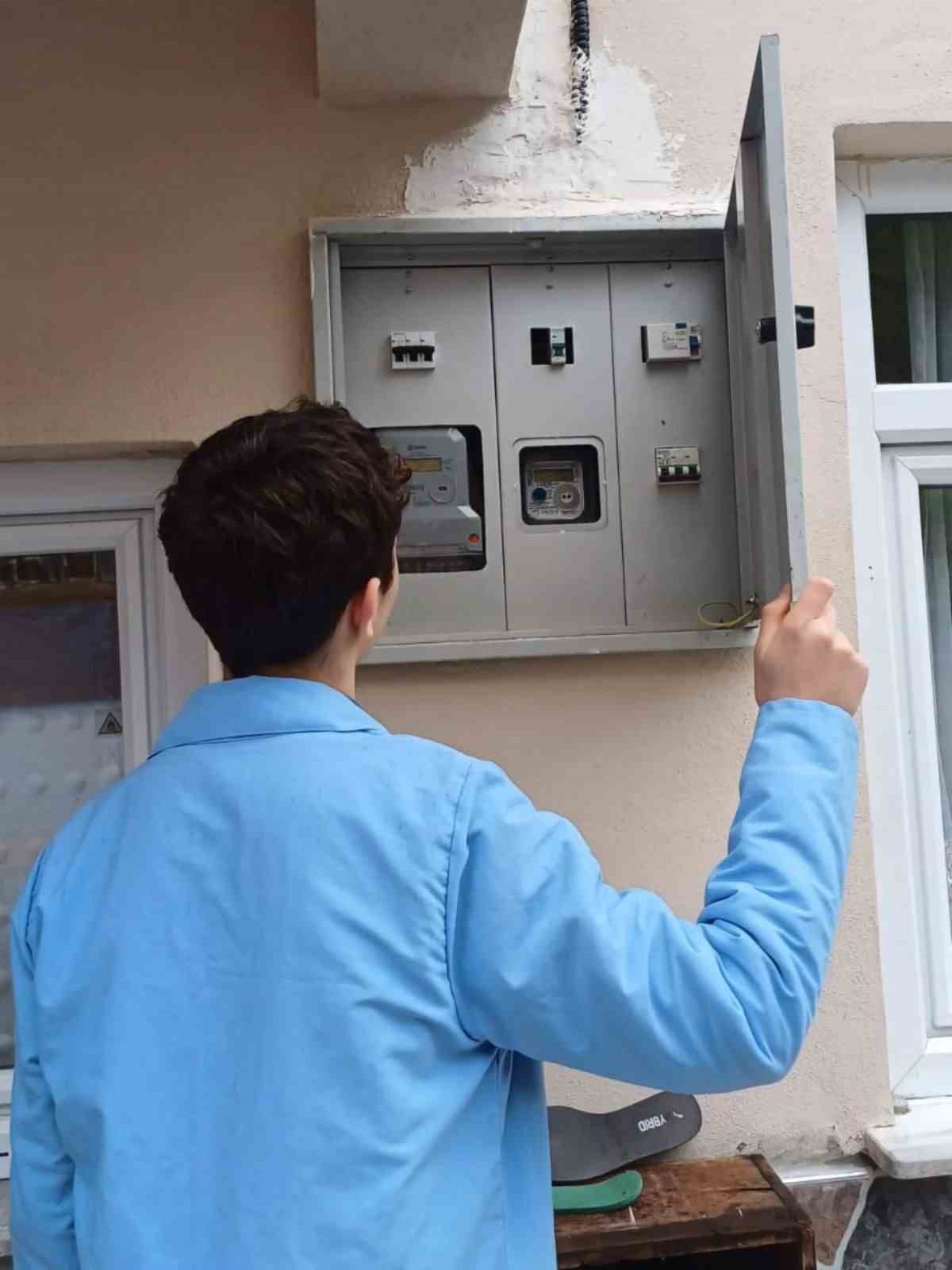 Meslek lisesi &ouml;ğrencilerinden g&ouml;n&uuml;llere dokunan davranış
