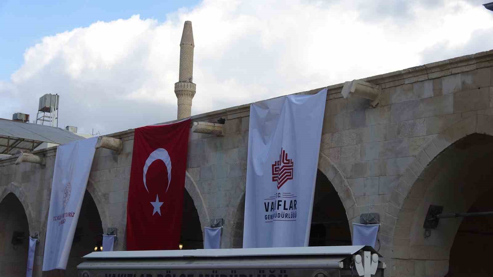 Kilis&rsquo;te 6 Şubat depreminde hasar g&ouml;ren 3 vakıf eseri ibadete a&ccedil;ıldı
