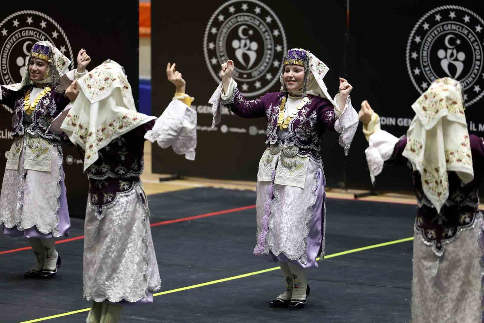 Aydın B&uuml;y&uuml;kşehir Belediyesi Halk Oyunları ekibinden birincilik
