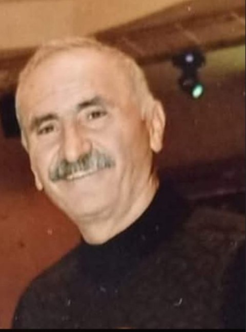 Babasından kalan sessiz hatıralara gözü gibi bakıyor