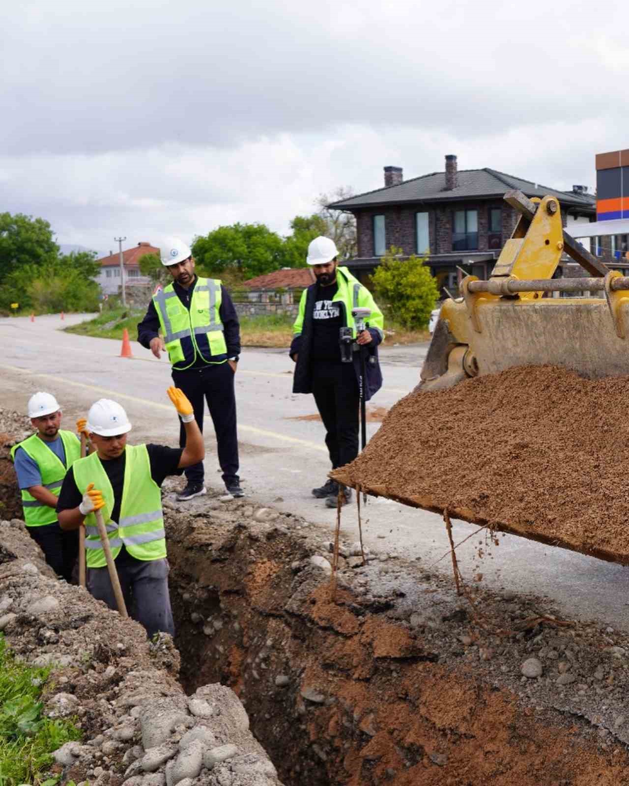 &Ouml;mr&uuml;n&uuml; tamamlamış i&ccedil;me su hatları yenileniyor
