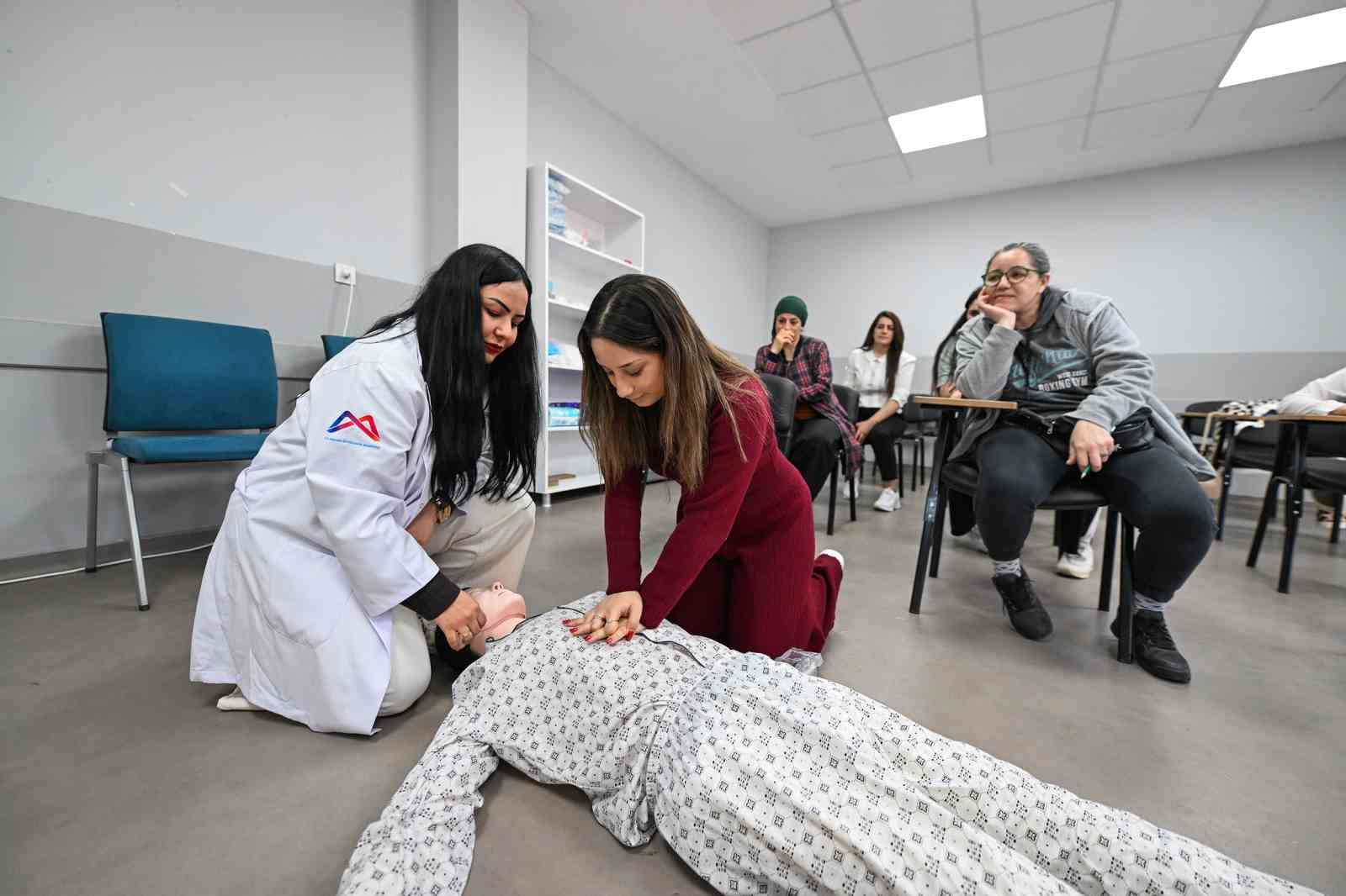 Mersin’de ücretsiz kurslar istihdamın yolunu açıyor