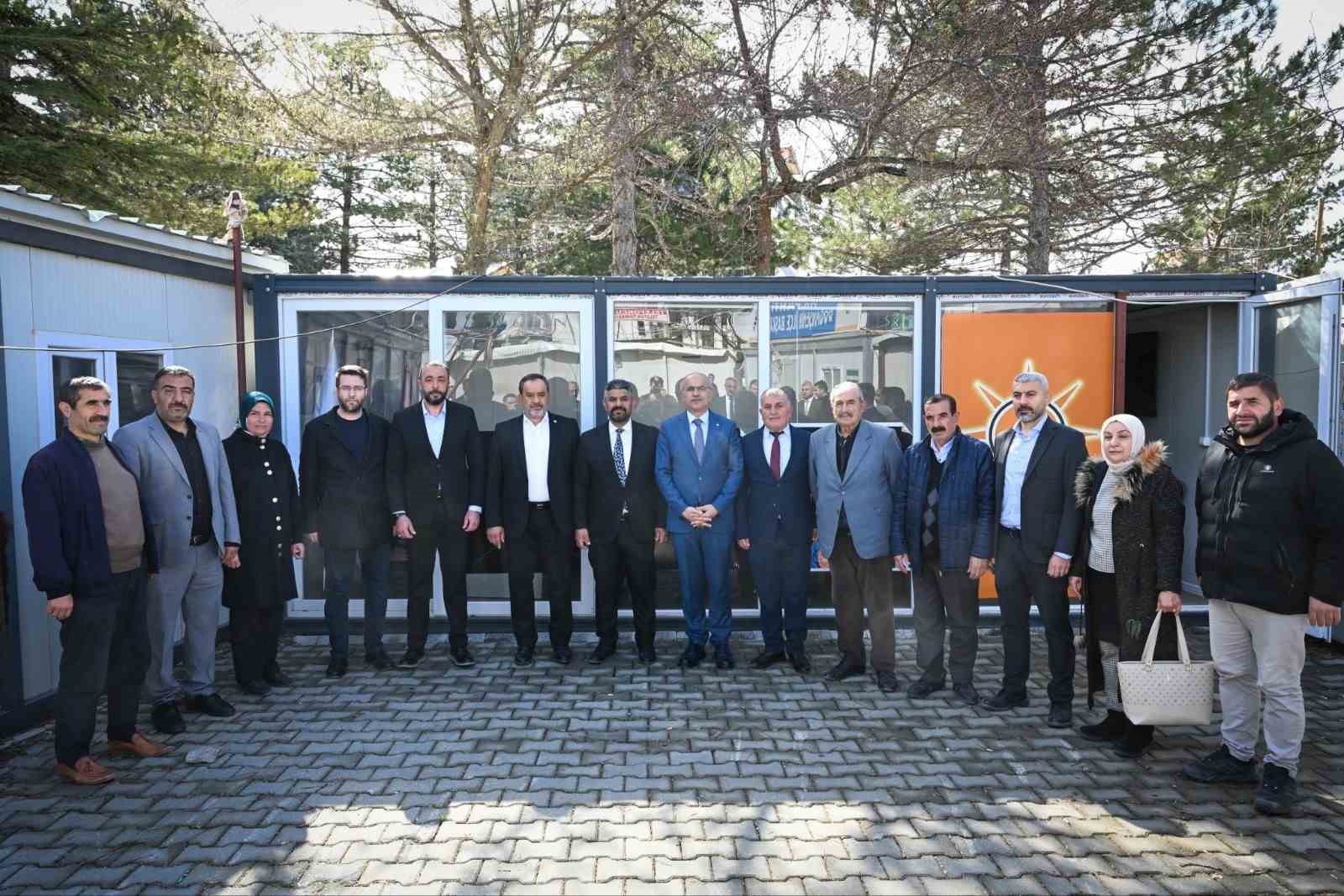 Malatya&rsquo;da CHP&rsquo;den istifa eden meclis &uuml;yesi AK Parti&rsquo;ye katıldı
