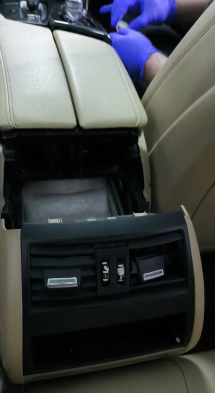 Tır dorsesindeki hasarlı ara&ccedil;ta 2.7 kilo uyuşturucu ele ge&ccedil;irildi, s&uuml;r&uuml;c&uuml; tutuklandı
