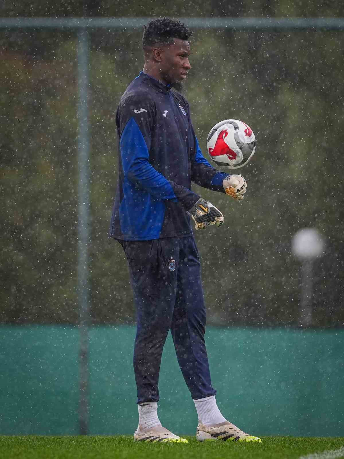 Trabzonspor, Alanyaspor ma&ccedil;ı hazırlıklarını s&uuml;rd&uuml;rd&uuml;
