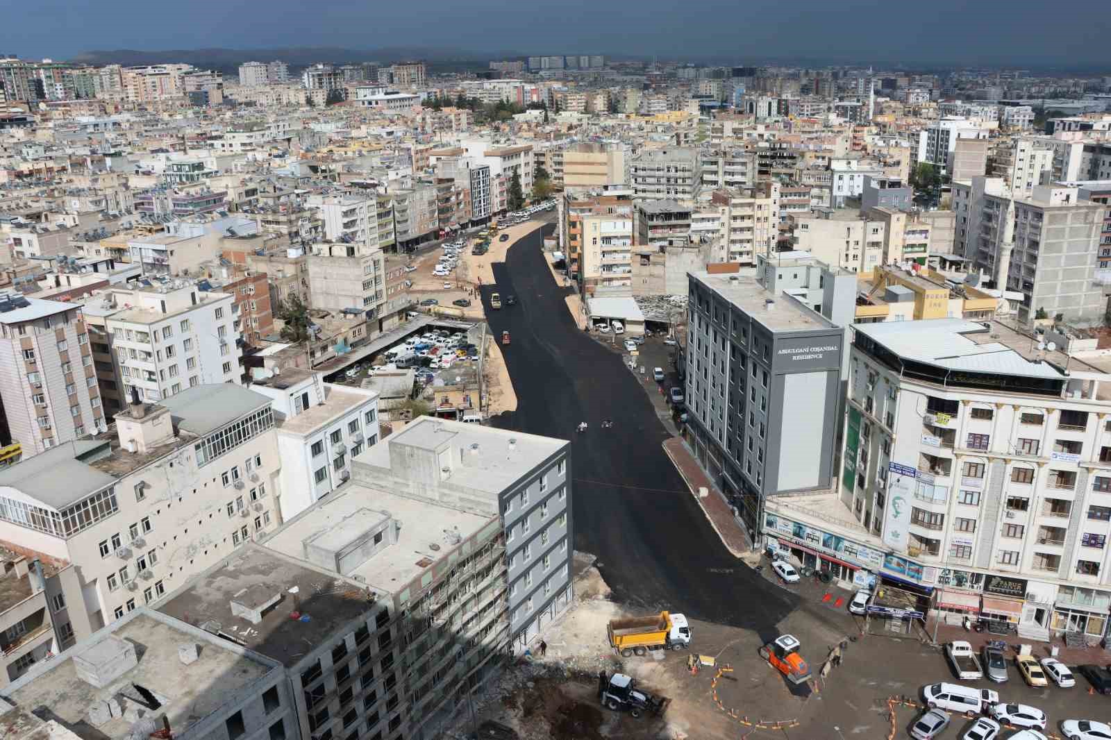 Şanlıurfa’da 25 metrelik yol projesinde asfalt çalışmaları başladı