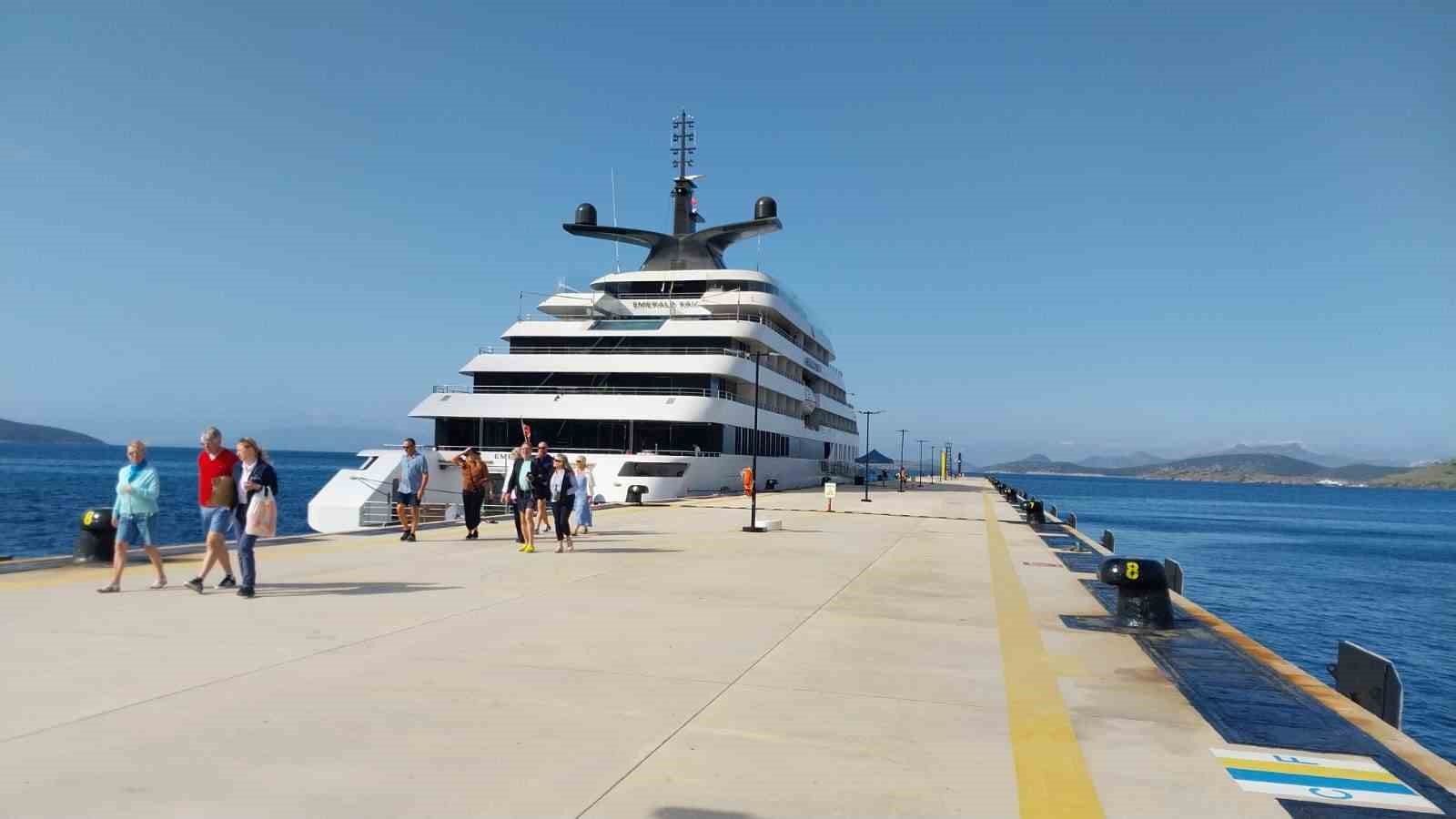 Bodrum&rsquo;a 87 yolcusu ile geldi
