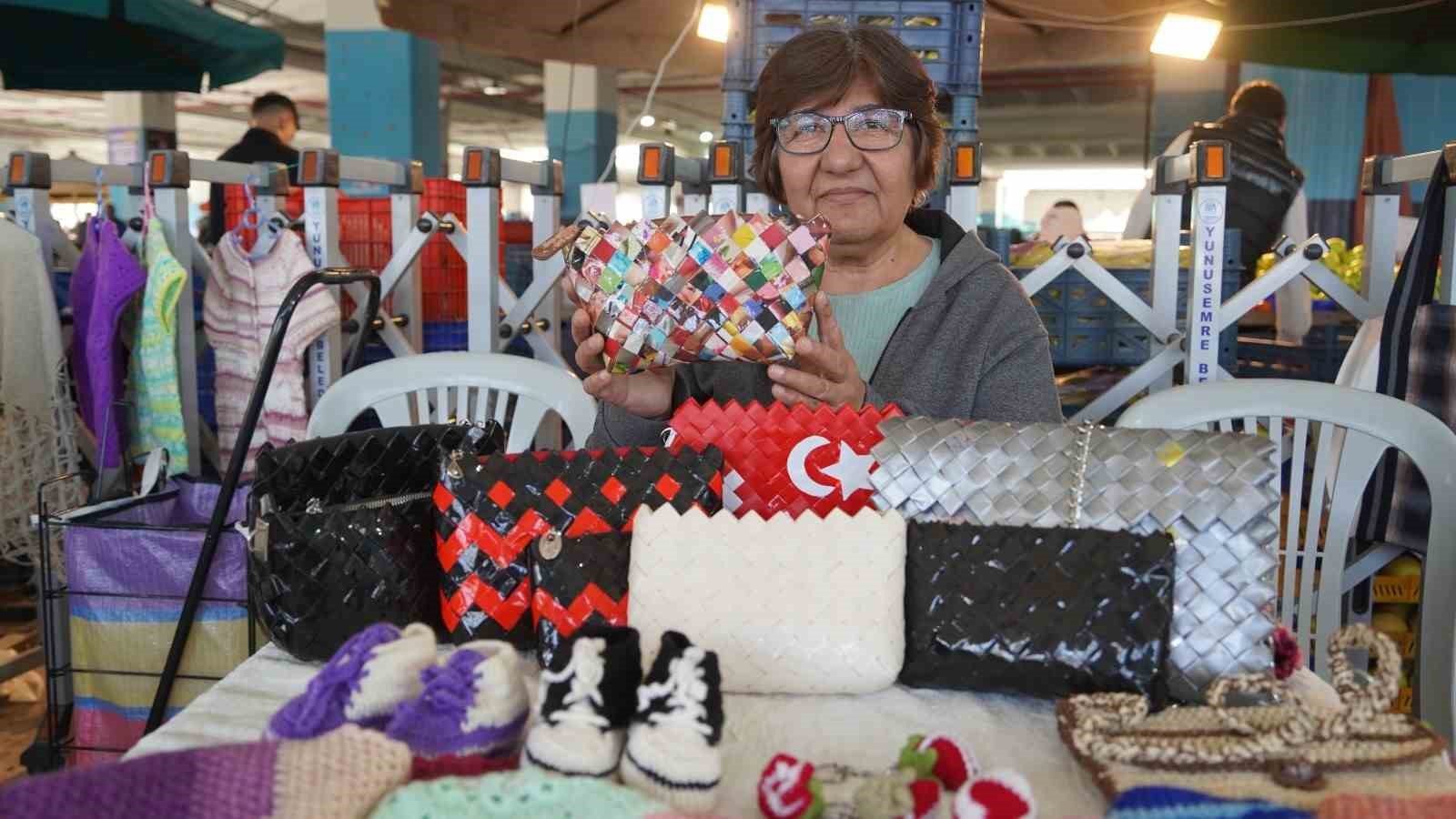 Atıklar kadınların elinde sanata d&ouml;n&uuml;ş&uuml;yor
