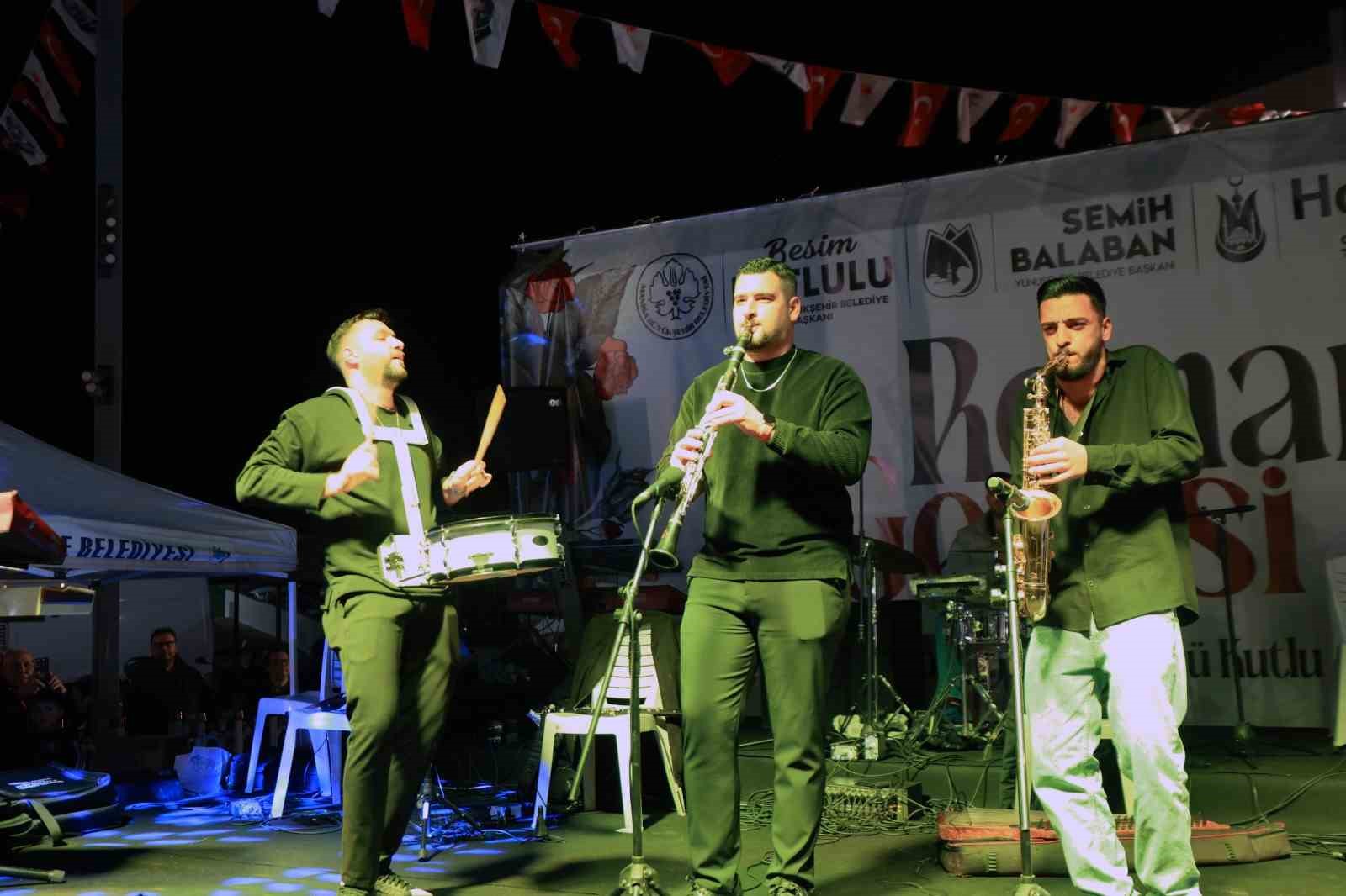 Manisalı Romanlar g&uuml;nlerini kutladı
