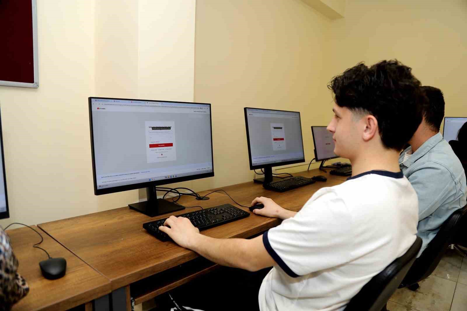 Gaziantep’te gençlere küresel teknoloji eğitimi