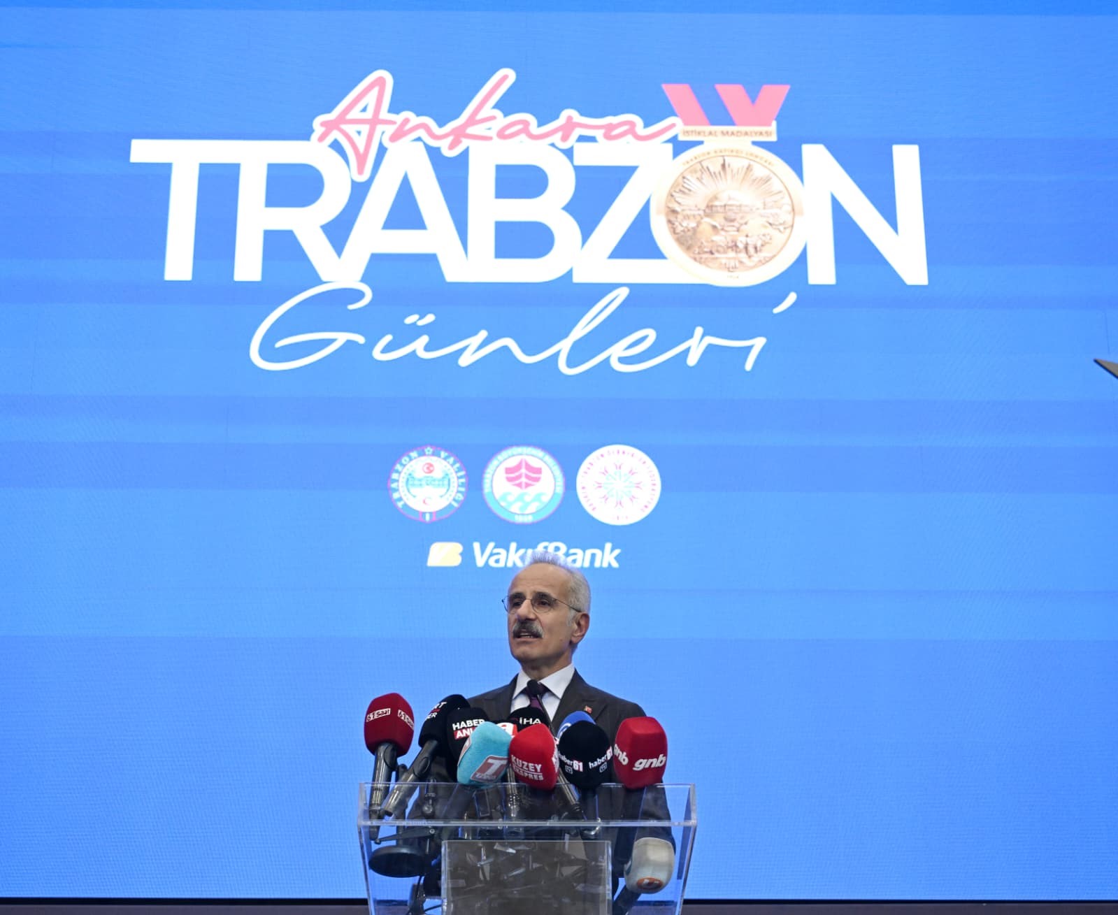 Bakan Uraloğlu: "Trabzon ile Samsun arasını 2 saate d&uuml;ş&uuml;receğiz"

