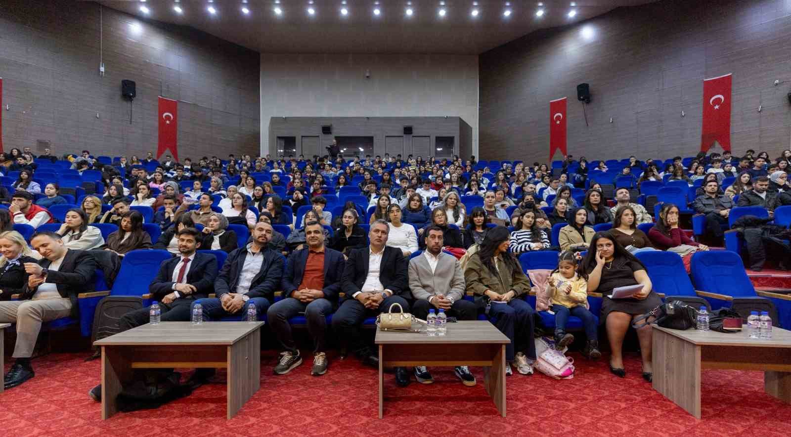 Mersin&rsquo;de &uuml;niversite adaylarına meslek tanıtım semineri
