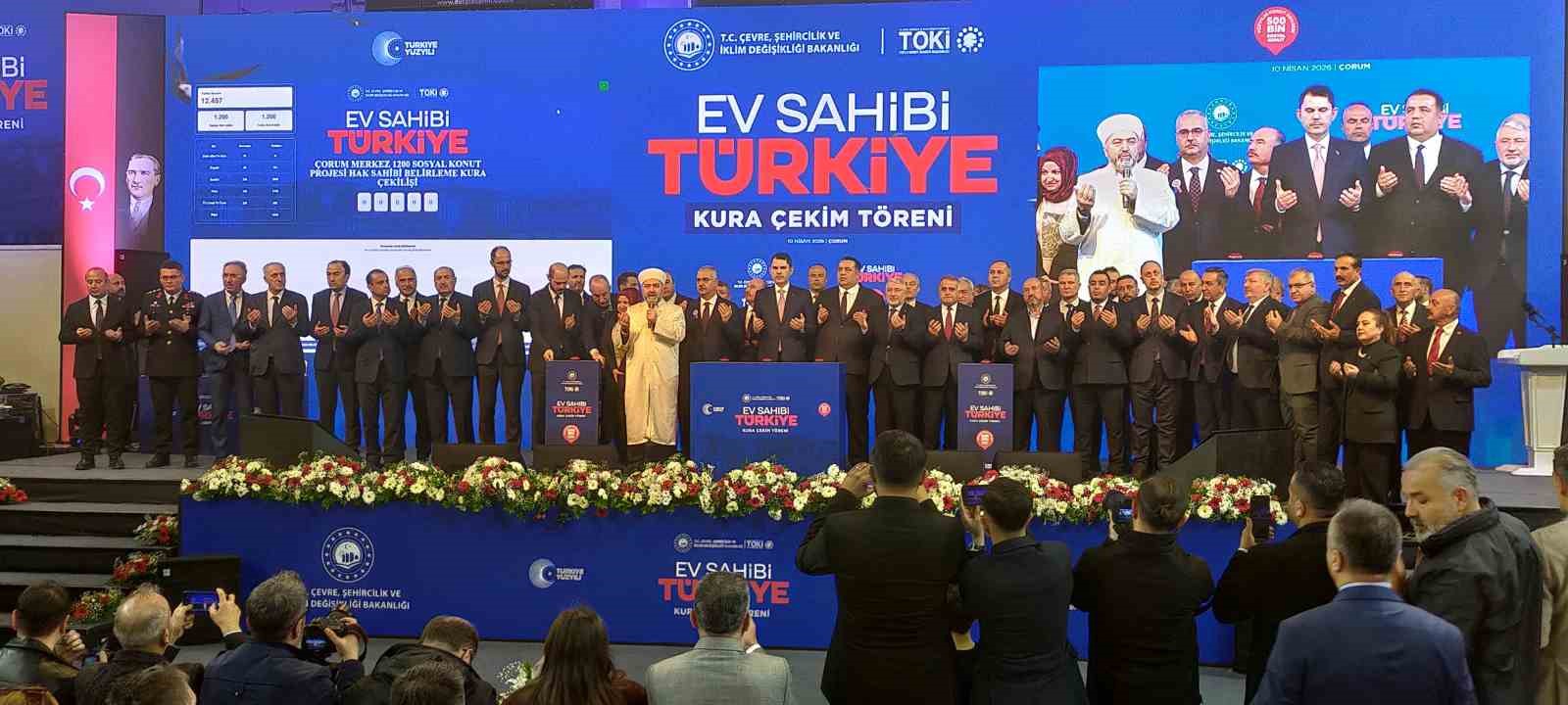 Bakan Kurum: "Deprem d&ouml;n&uuml;ş&uuml;m&uuml; sosyal medya paylaşımıyla ger&ccedil;ekleşmez"
