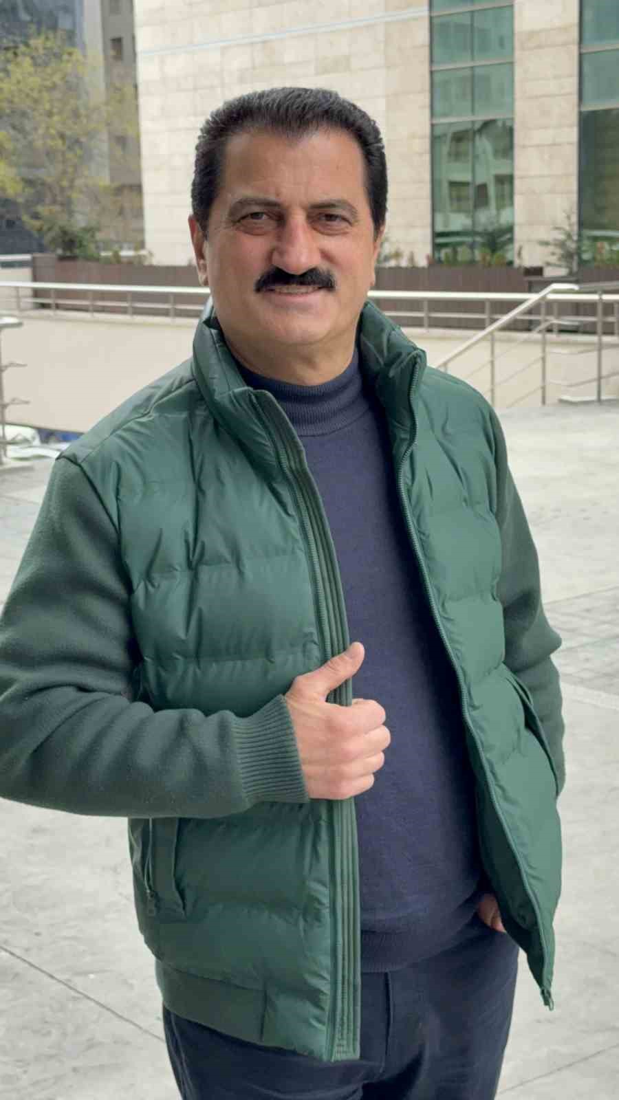 Samsunlu t&uuml;rk&uuml;c&uuml; Tatlıses&rsquo;e benzerliğiyle ilgi odağı oldu
