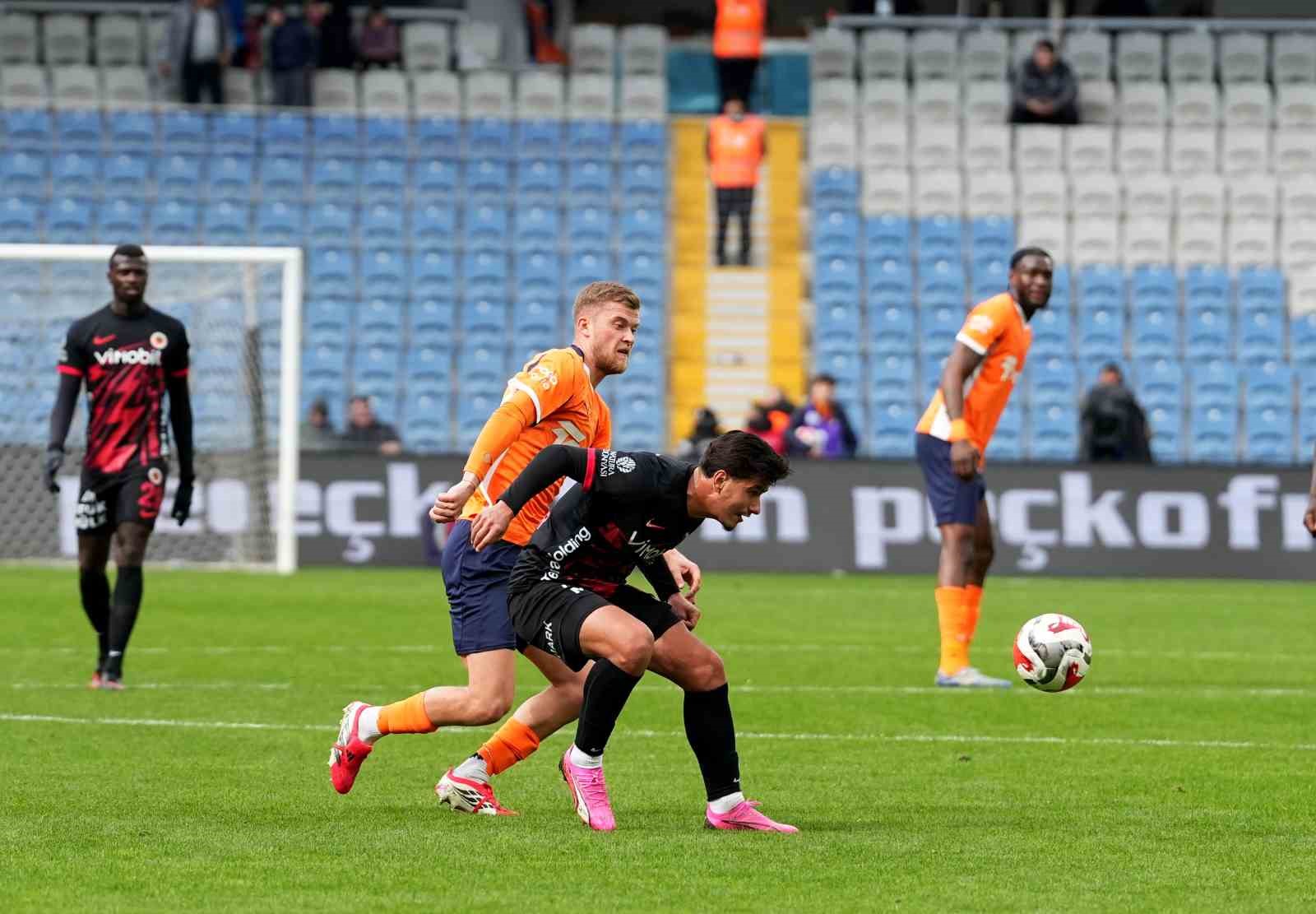 Trendyol S&uuml;per Lig: RAMS Başakşehir: 3 - Gen&ccedil;lerbirliği: 0 (Ma&ccedil; sonucu)
