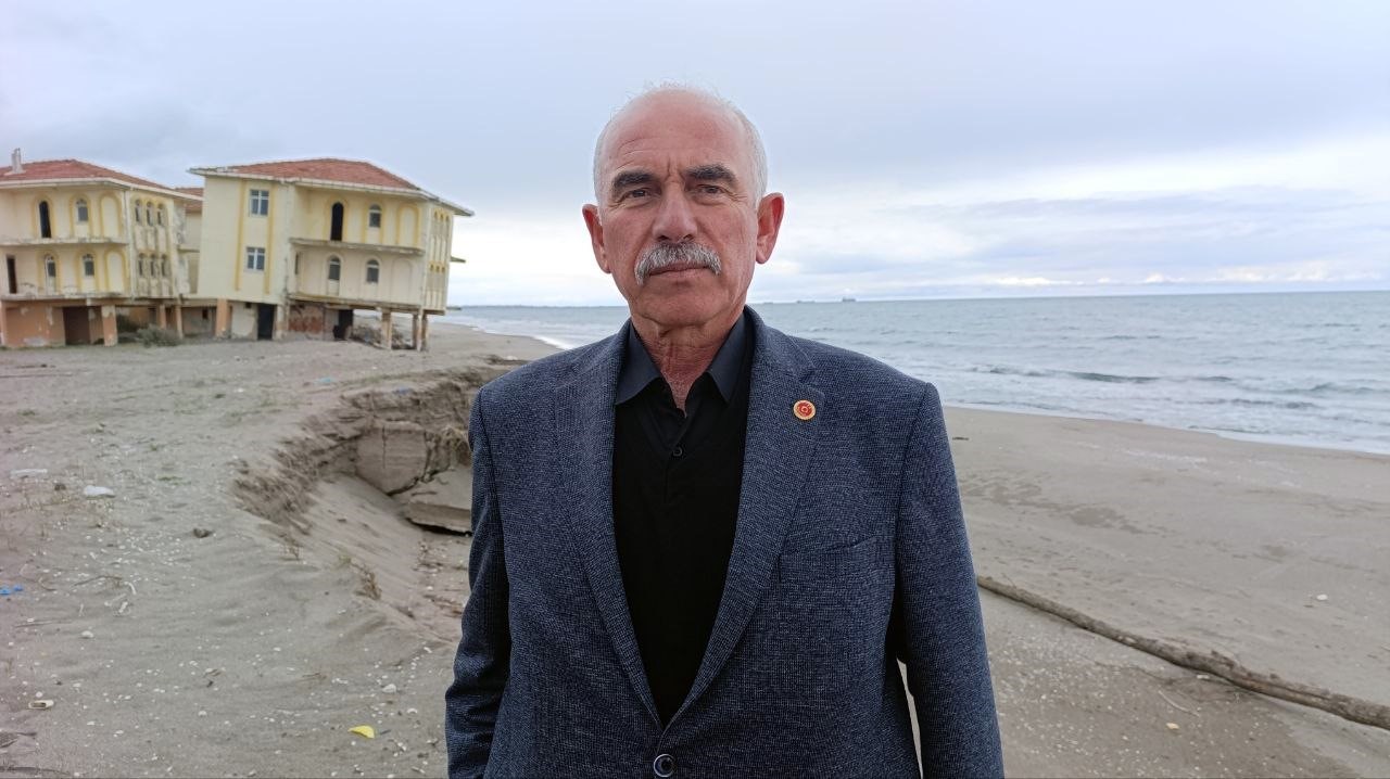 Deniz 100 metre i&ccedil;eri girdi, villalar &ccedil;&ouml;kt&uuml;
