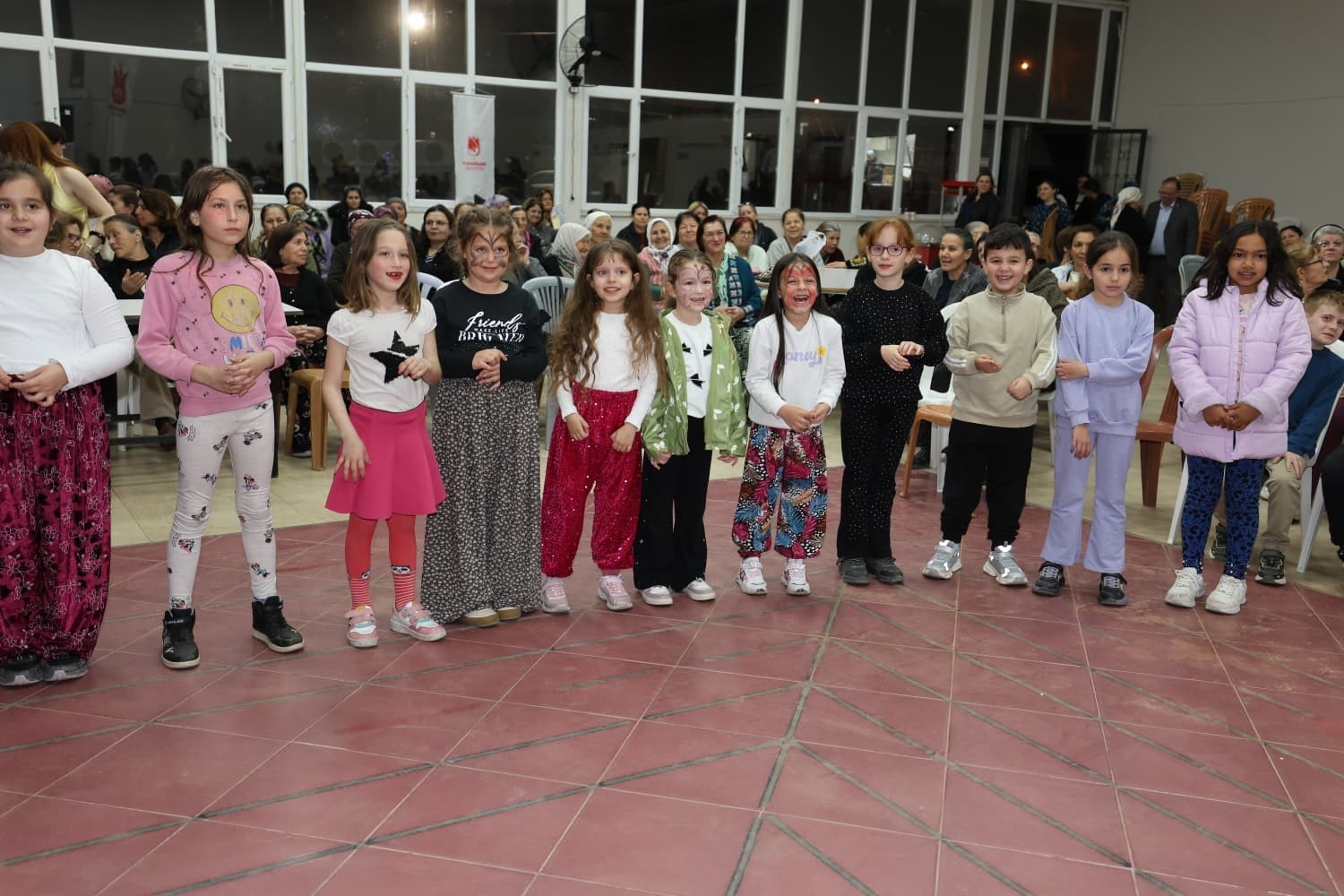 Yenik&ouml;y&rsquo;de şalvar gecesine b&uuml;y&uuml;k ilgi
