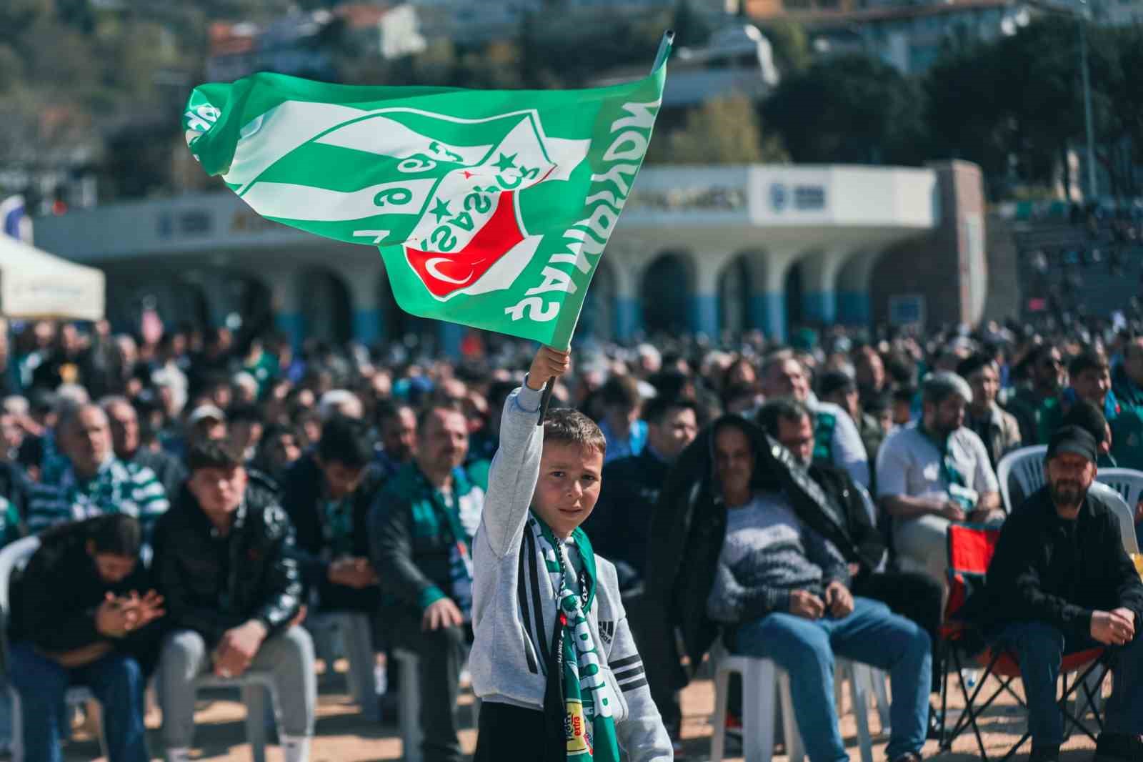 Bursa’da yeşil-beyaz coşku dev ekrana taşındı