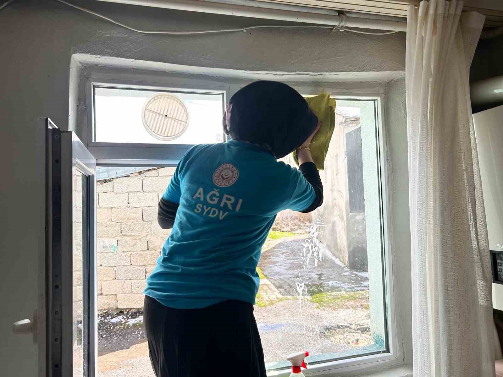 Ağrı&rsquo;da "Vefa Projesi" kapsamında bin 58 vatandaşa evde temizlik hizmeti
