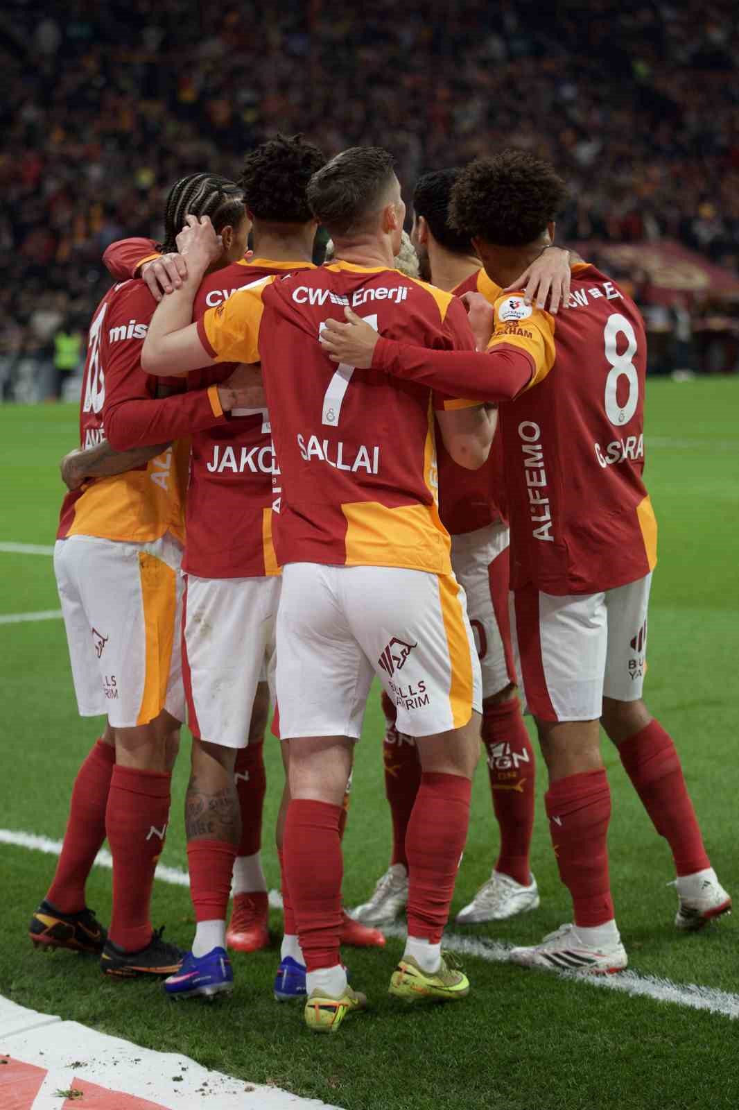 Trendyol S&uuml;per Lig: Galatasaray: 1 - Kocaelispor: 0 (İlk yarı)
