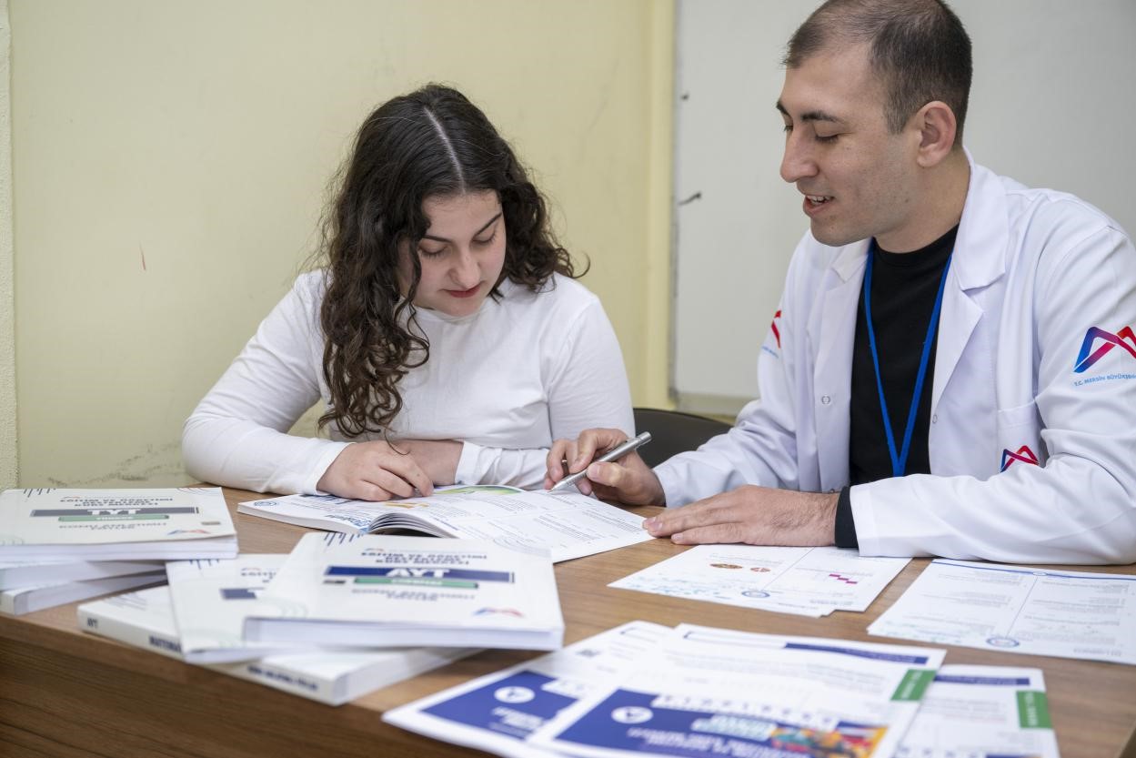 Mersin&rsquo;de g&ouml;rme engelli &ouml;ğrenciye &uuml;cretsiz eğitim desteği
