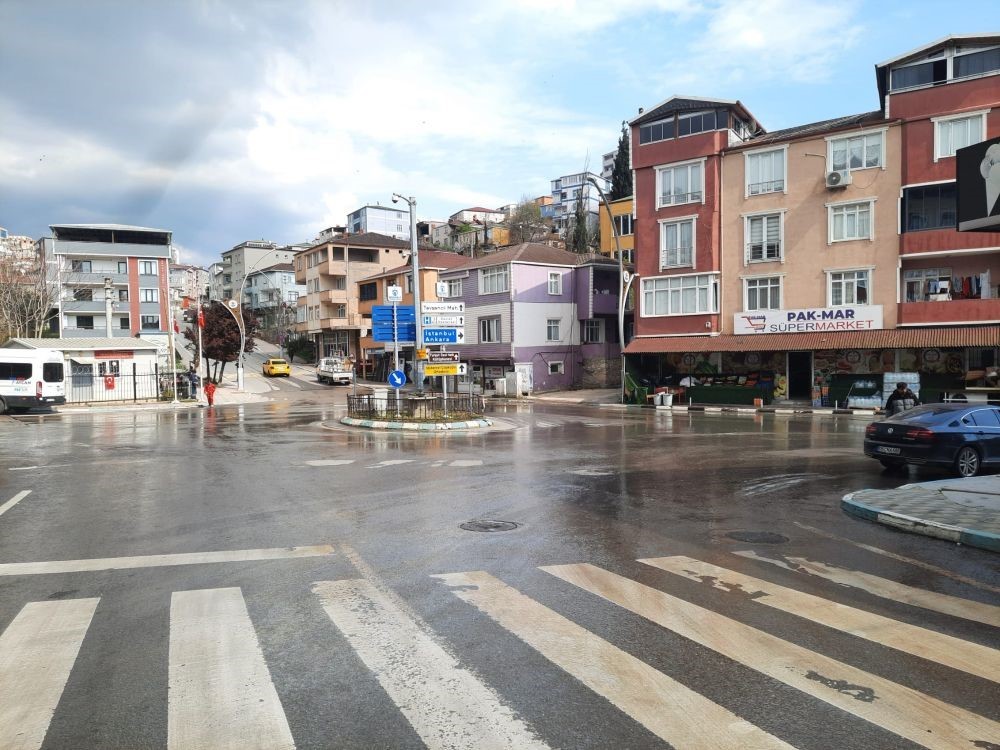 Dilovası&rsquo;nda sokaklar sabunlu suyla yıkandı
