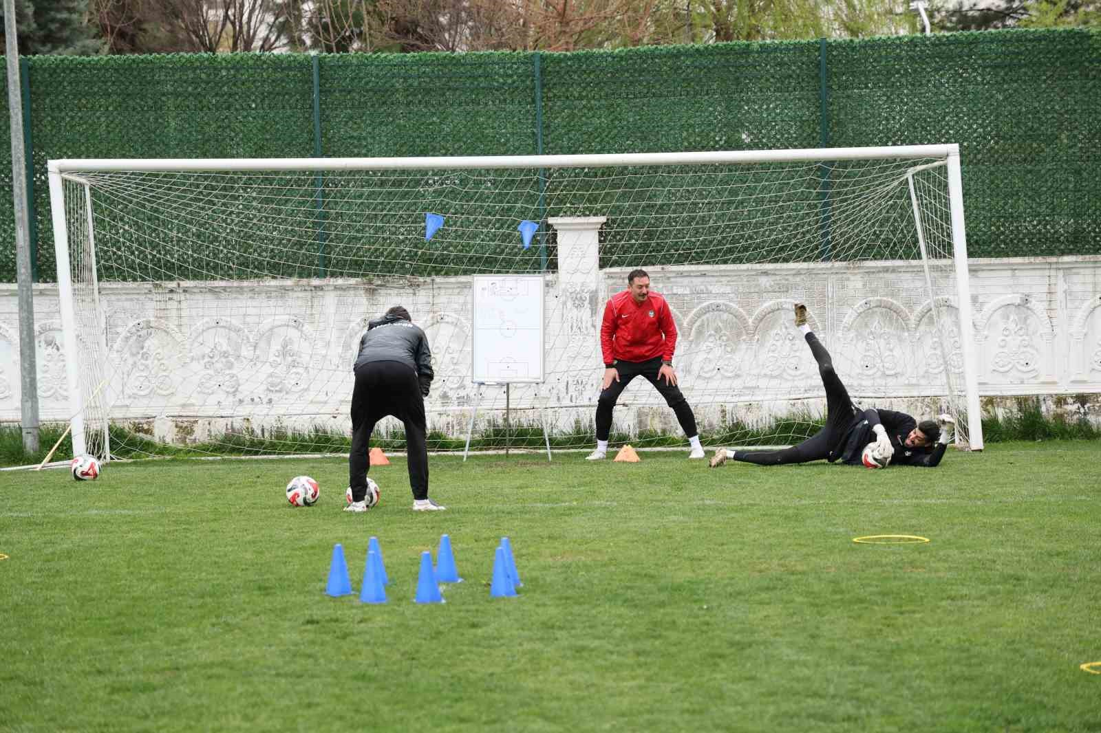 Mesut Bakkal: "S&uuml;per Lig&rsquo;e &ccedil;ıkmak i&ccedil;in &ccedil;ok az bir zamanımız kaldı"
