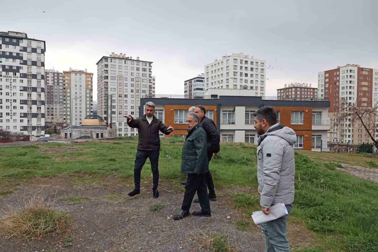 Talas’ta hafta sonu mesaisi: Yeni park ve otopark alanları incelendi