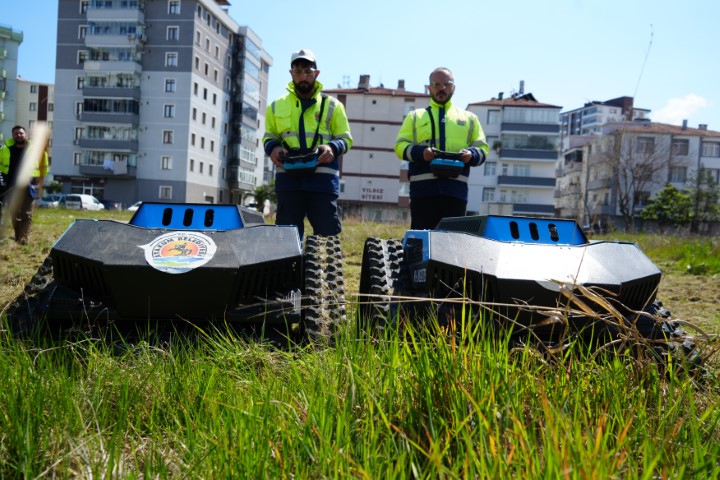 &Ccedil;imleri artık robotlar bi&ccedil;iyor: 6 kişilik işi 2 robot yapıyor